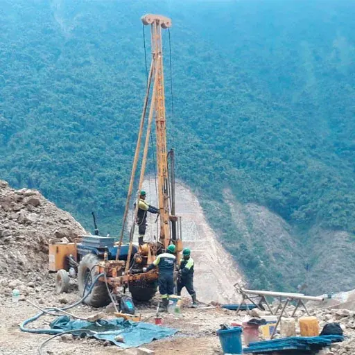El reconocimiento del terreno, mediante la ejecución de ensayos de campo y laboratorio.